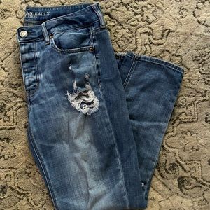 AE Medium Wash Tomgirl Jeans